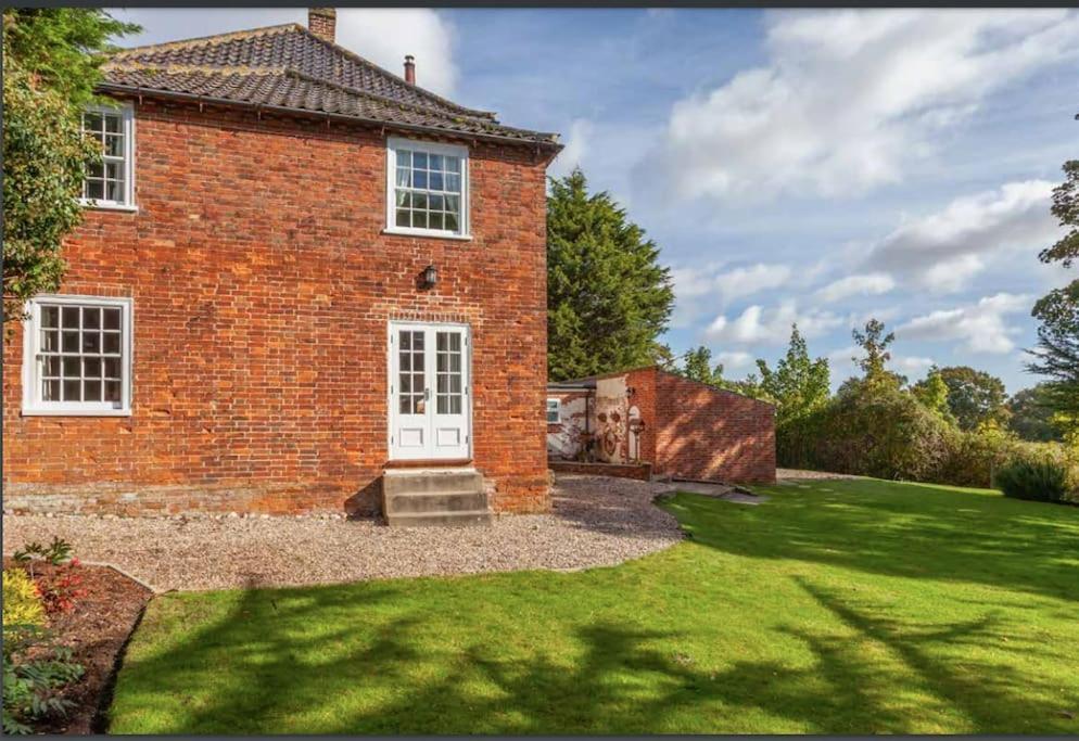 Large Three Storey Georgian House And Gardens Villa Wrentham Exterior photo